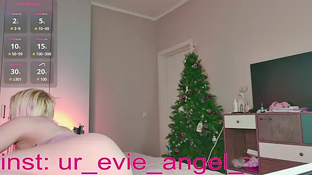 Snapshot of Evelyn_rabbit chatting on 03-12-26, 01:15 Evelyn rabbit online show from 03-12-26, 01:15