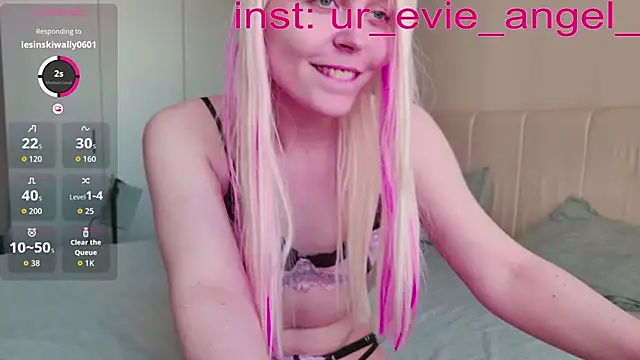 Snapshot of Evelyn_rabbit chatting on 03-30-26, 09:22 Evelyn rabbit online show from 03-30-26, 09:22