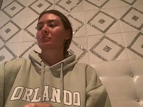 Snapshot of Alyssa_rhoades chatting on 01-26-25, 11:39 Alyssa rhoades online show from 01-26-25, 11:39