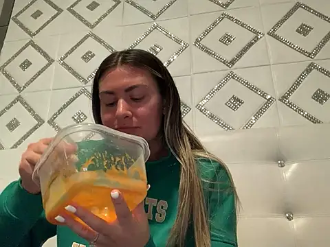 Snapshot of Alyssa_rhoades chatting on 02-21-25, 02:28 Alyssa rhoades online show from 02-21-25, 02:28