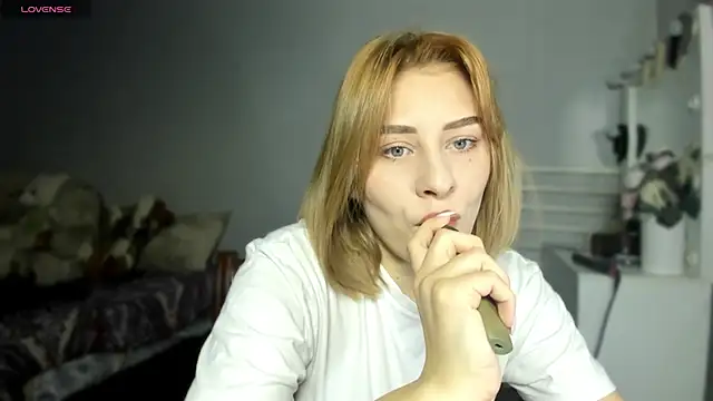 KindKristy online show from 12-05-25, 05:28