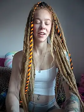 LucidLucy online show from 11-04-25, 01:04