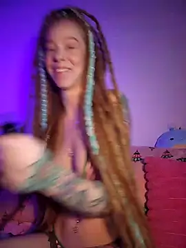 LucidLucy online show from 12-22-25, 01:11