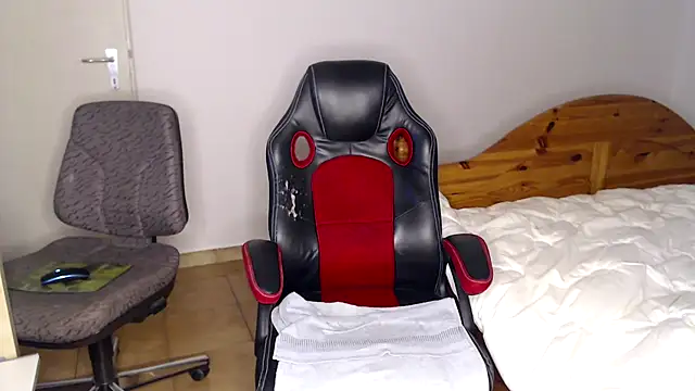 Snapshot of fraboys chatting on 03-19-25, 10:33 fraboys online show from 03-19-25, 10:33