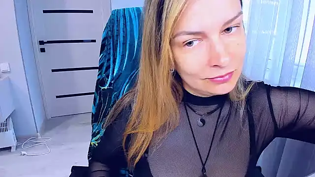 AlexiaDarren online show from 05-10-26, 08:29