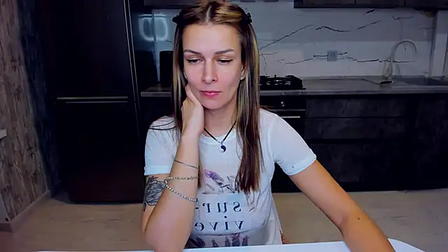 AlexiaDarren online show from 02-04-25, 01:02