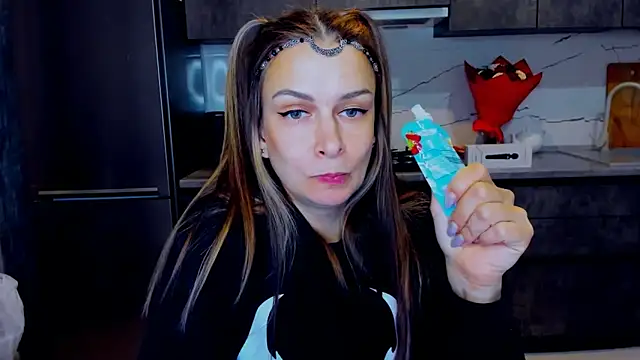 AlexiaDarren online show from 02-14-25, 06:51