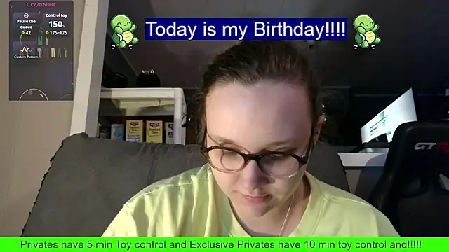Snapshot of ZeTurtleMaster chatting on 09-26-25, 02:18 ZeTurtleMaster online show from 09-26-25, 02:18