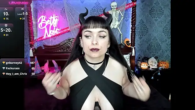 BettyNoir online show from 10-21-25, 07:35