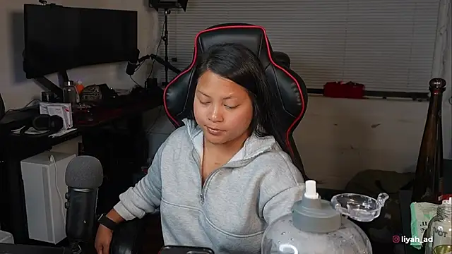 Bubbleliyah online show from 10-10-25, 04:13