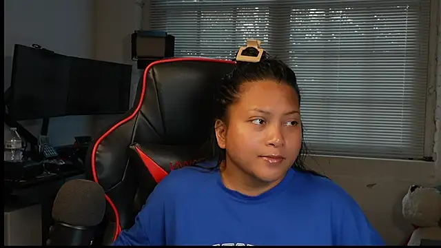 Snapshot of Bubbleliyah chatting on 03-31-26, 11:45 Bubbleliyah online show from 03-31-26, 11:45