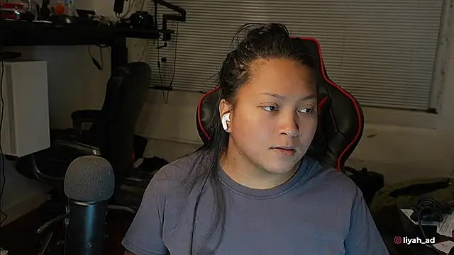 Snapshot of Bubbleliyah chatting on 02-04-26, 02:39 Bubbleliyah online show from 02-04-26, 02:39