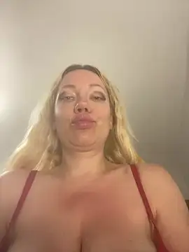 Snapshot of SofiaJoy chatting on 06-11-26, 05:54 SofiaJoy online show from 06-11-26, 05:54