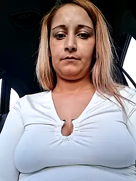 Snapshot of Alina03210 chatting on 03-04-25, 03:37 Alina03210 online show from 03-04-25, 03:37