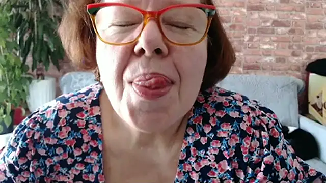Adelewildx online show from 04-22-26, 10:33