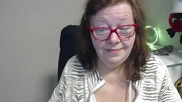 Snapshot of Adelewildx chatting on 03-18-25, 10:28 Adelewildx online show from 03-18-25, 10:28