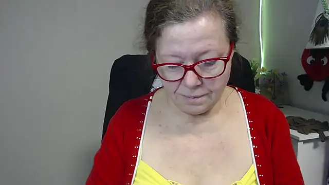 Snapshot of Adelewildx chatting on 02-25-25, 04:46 Adelewildx online show from 02-25-25, 04:46