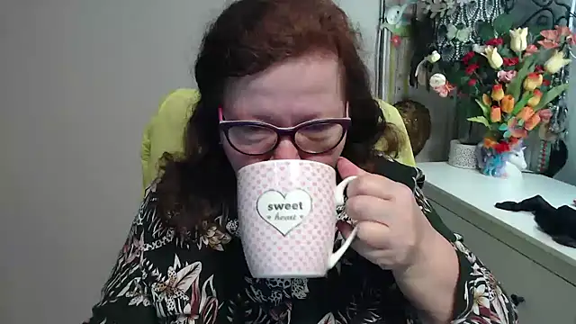 Snapshot of Adelewildx chatting on 02-10-26, 04:00 Adelewildx online show from 02-10-26, 04:00