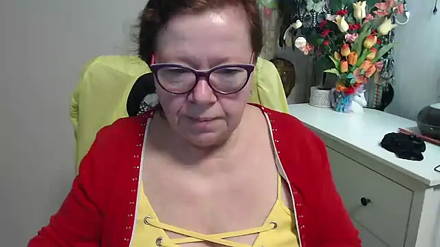 Snapshot of Adelewildx chatting on 02-17-26, 04:32 Adelewildx online show from 02-17-26, 04:32