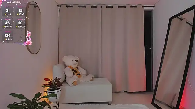 roxie gates  online show from 10-26-25, 11:05