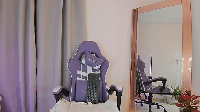 roxie gates  online show from 02-01-26, 02:54