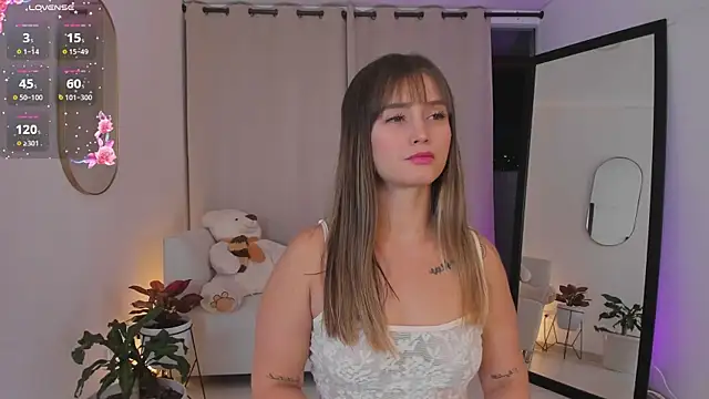 roxie gates  online show from 11-19-25, 10:54