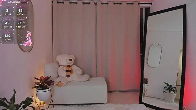 roxie gates  online show from 11-17-25, 12:47