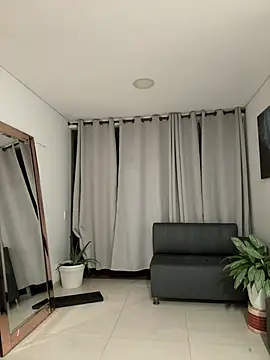 Snapshot of roxie_gates_ chatting on 06-26-26, 01:55 roxie gates online show from 06-26-26, 01:55