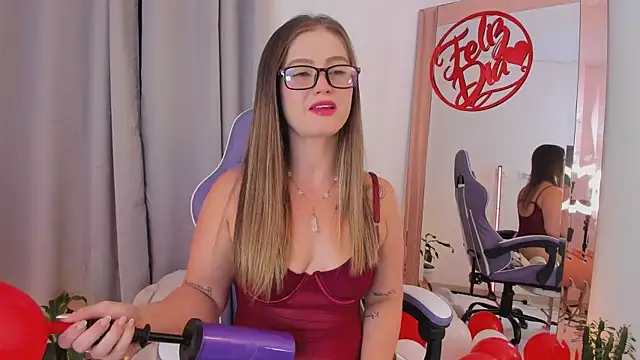 roxie gates  online show from 02-14-26, 03:07