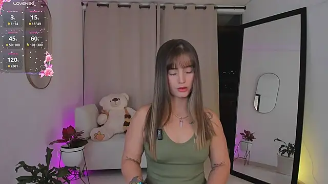 roxie gates  online show from 10-21-25, 11:04