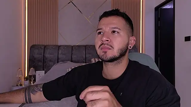 Snapshot of mister_miike chatting on 06-27-26, 03:12 mister miike online show from 06-27-26, 03:12