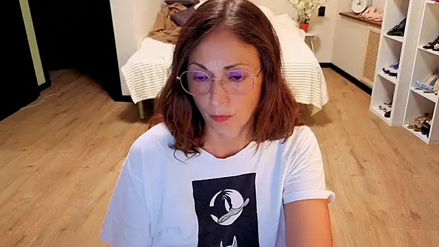 CaringSophie online show from 06-05-26, 05:29