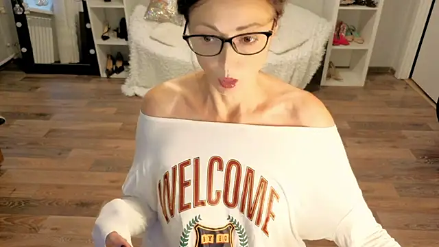 CaringSophie online show from 10-28-25, 12:37