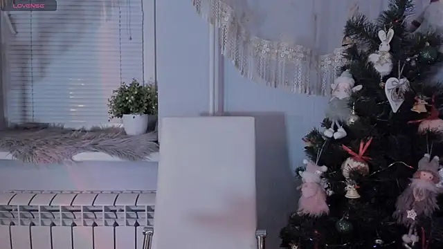 Snapshot of Eva_Shameless chatting on 12-24-24, 06:17 Eva Shameless online show from 12-24-24, 06:17