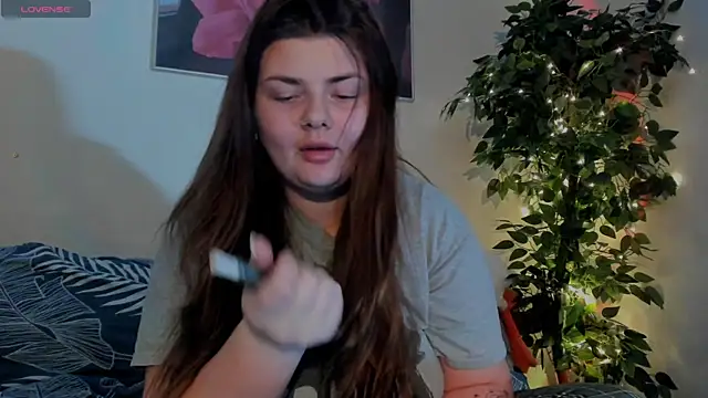 Snapshot of Eva_Shameless chatting on 12-13-24, 01:55 Eva Shameless online show from 12-13-24, 01:55