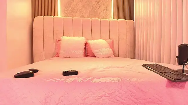 Snapshot of emyli_sw_ chatting on 02-12-26, 03:06 emyli sw online show from 02-12-26, 03:06