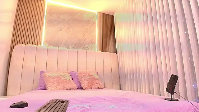 Snapshot of emyli_sw_ chatting on 02-20-26, 03:03 emyli sw online show from 02-20-26, 03:03