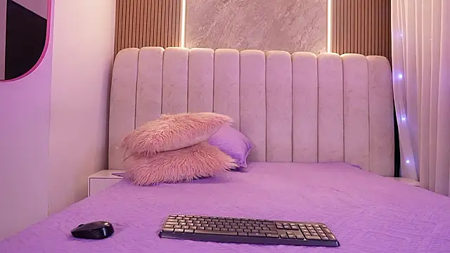 emyli sw  online show from 03-19-26, 03:06