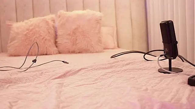 emyli sw  online show from 11-20-25, 03:07