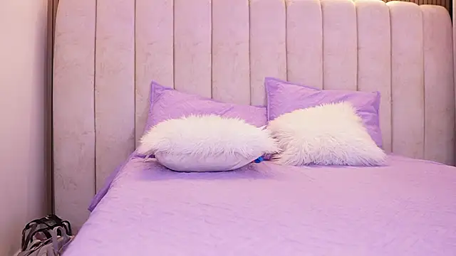 emyli sw  online show from 12-23-25, 03:17