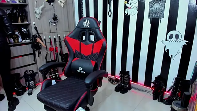 Mistress Yelena online show from 12-02-24, 04:37