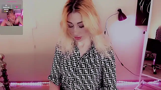 Snapshot of AnnieGOld_ chatting on 02-22-25, 11:03 AnnieGOld  online show from 02-22-25, 11:03