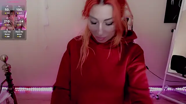 Snapshot of AnnieGOld_ chatting on 12-15-24, 08:36 AnnieGOld  online show from 12-15-24, 08:36