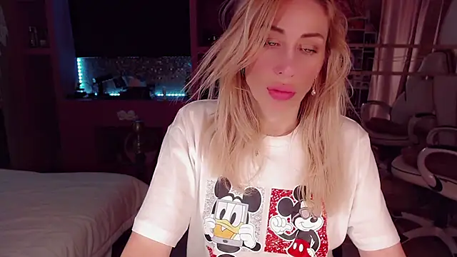 AnnieGOld  online show from 10-26-25, 11:49