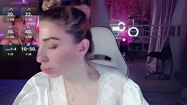 AnnieGOld  online show from 12-21-25, 04:03