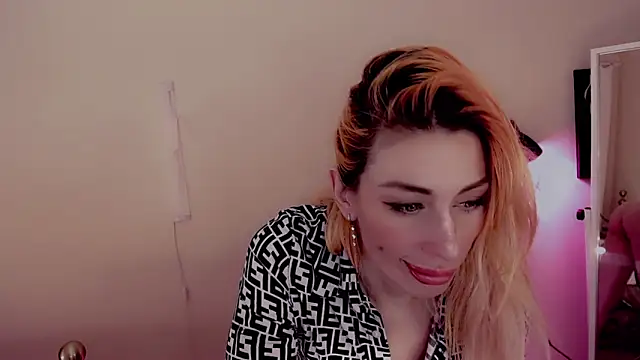 Snapshot of AnnieGOld_ chatting on 02-16-25, 11:50 AnnieGOld  online show from 02-16-25, 11:50