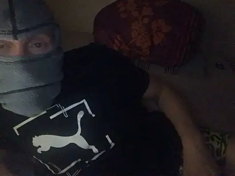 Snapshot of Chris-LE91 chatting on 10-10-25, 12:33 Chris-LE91 online show from 10-10-25, 12:33