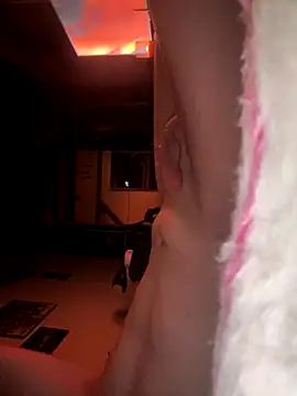 Snapshot of Chris-LE91 chatting on 09-16-25, 01:06 Chris-LE91 online show from 09-16-25, 01:06