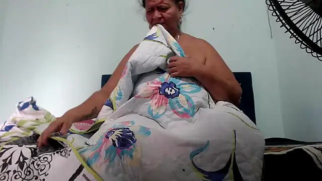 Snapshot of juanys_asshot chatting on 09-24-25, 01:06 juanys asshot online show from 09-24-25, 01:06