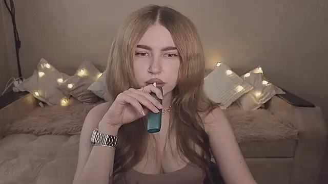 ViolettaLopez online show from 11-18-25, 11:46